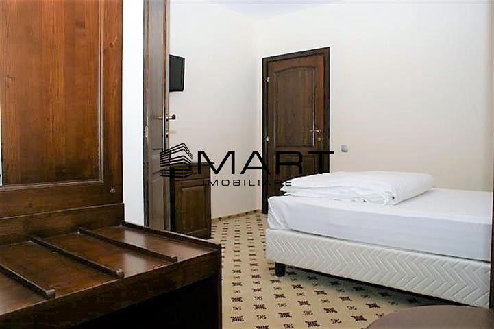 Pensiune 12 camere teren 200mp Valea Lotrioarei