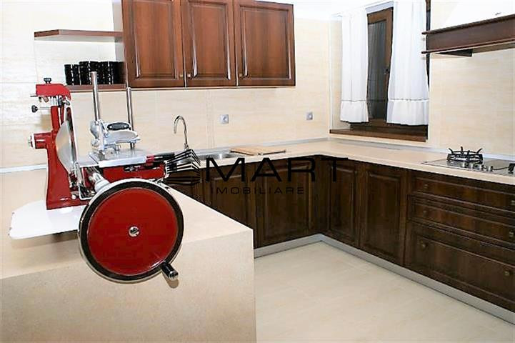 Pensiune 12 camere teren 200mp Valea Lotrioarei