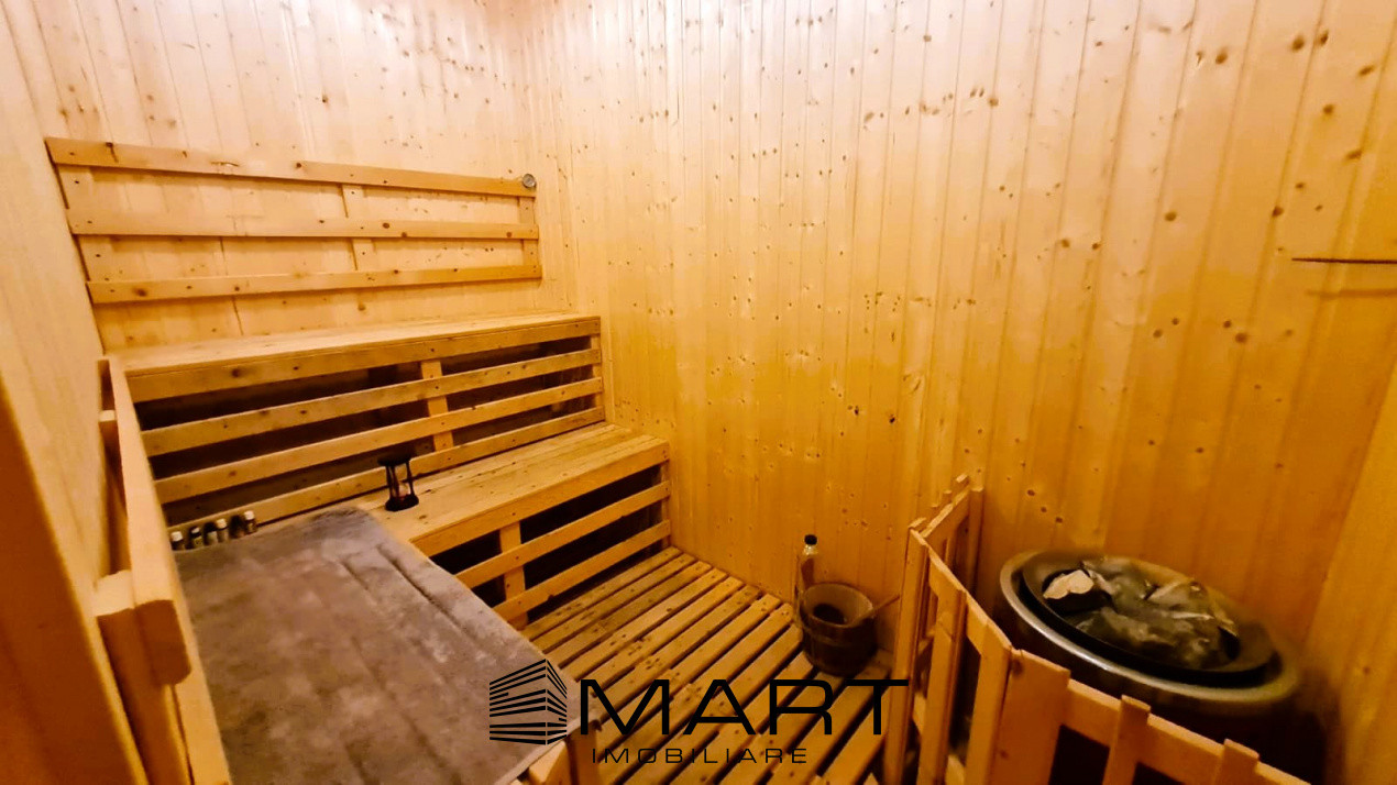 Pensiune cu 67 locuri de cazare, zona Curmatura