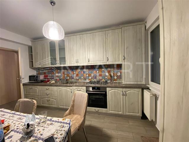 Apartament 4 camere zona Mihai Viteazu
