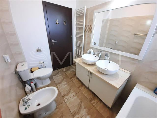 Apartament 3 camere decomandat 70mp Zona Selimbar