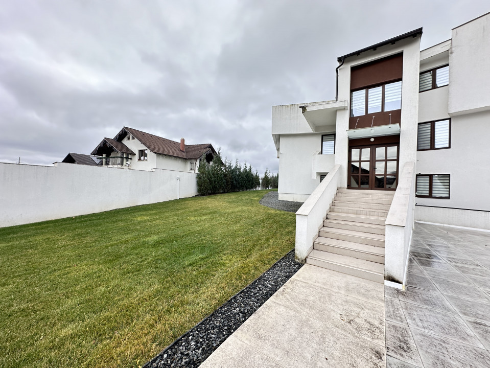Casa de lux cu 5 camere piscina + sauna + jacuzzi + 2000mp teren Cisnadie