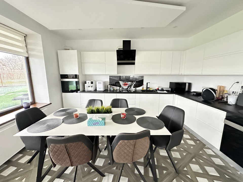 Casa de lux cu 5 camere piscina + sauna + jacuzzi + 2000mp teren Cisnadie