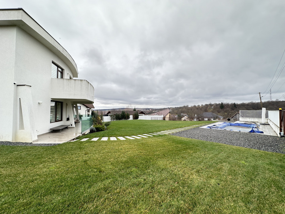 Casa de lux cu 5 camere piscina + sauna + jacuzzi + 2000mp teren Cisnadie