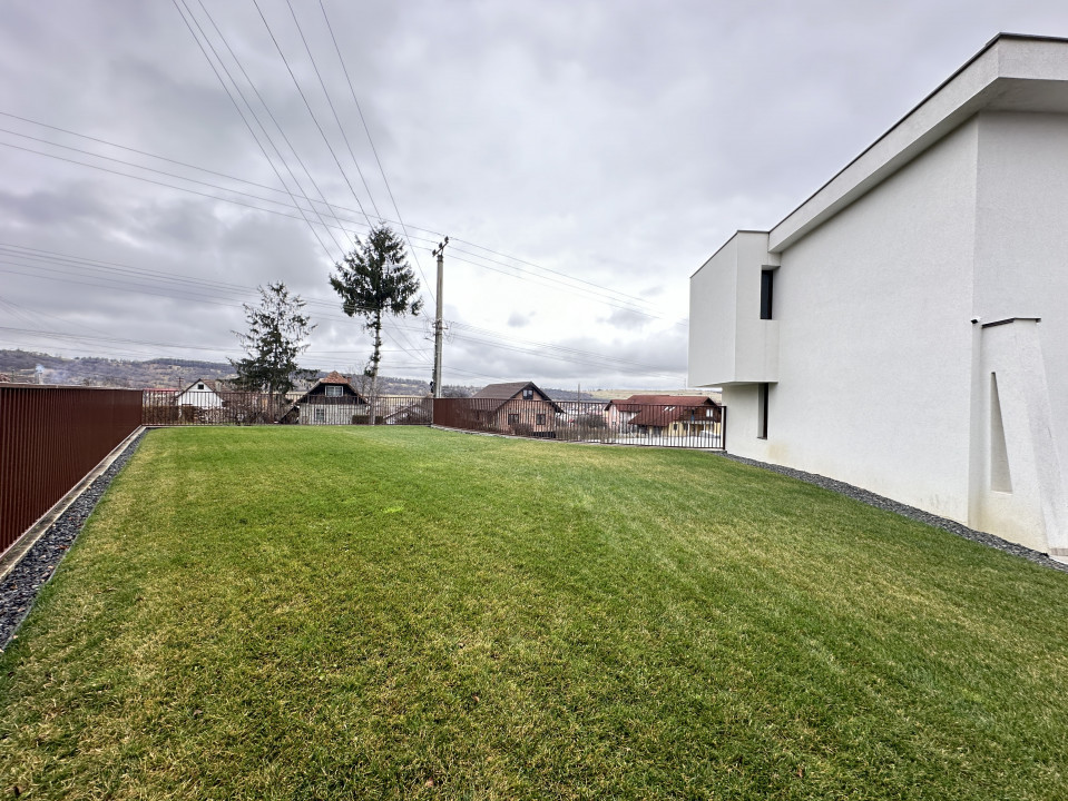 Casa de lux cu 5 camere piscina + sauna + jacuzzi + 2000mp teren Cisnadie