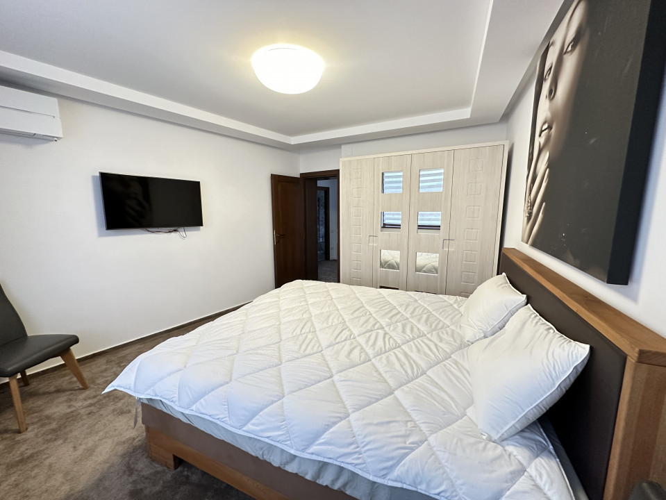 Casa de lux cu 5 camere piscina + sauna + jacuzzi + 2000mp teren Cisnadie