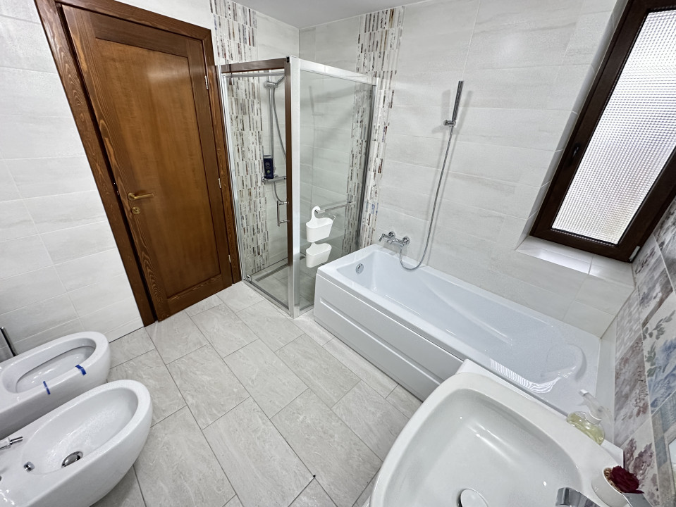 Casa de lux cu 5 camere piscina + sauna + jacuzzi + 2000mp teren Cisnadie