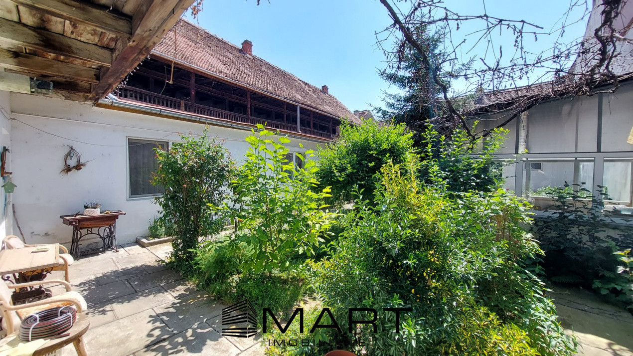 Casa cu 8 camere + 800mp teren Cisnadie zona Centrala