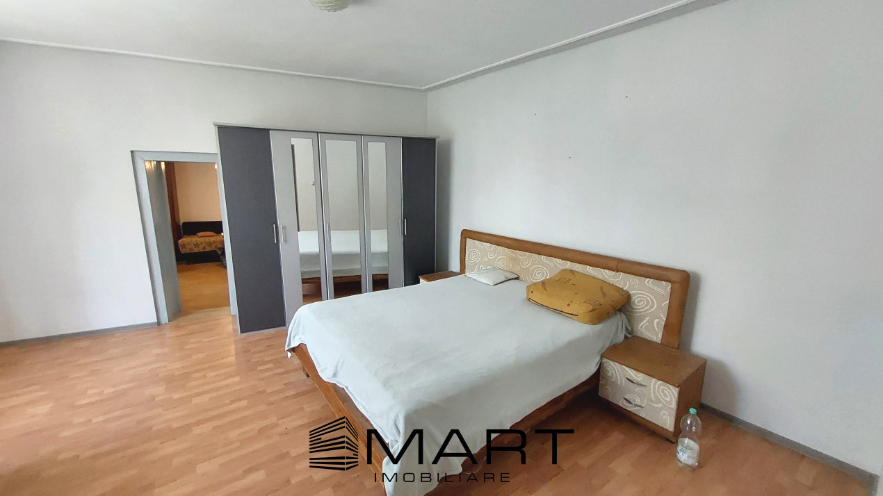 Casa cu 8 camere + 800mp teren Cisnadie zona Centrala