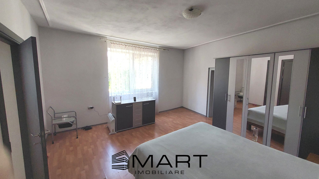 Casa cu 8 camere + 800mp teren Cisnadie zona Centrala
