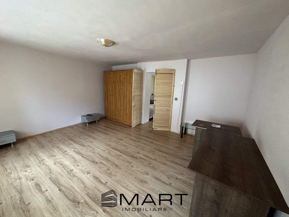 Casa cu 8 camere + 800mp teren Cisnadie zona Centrala