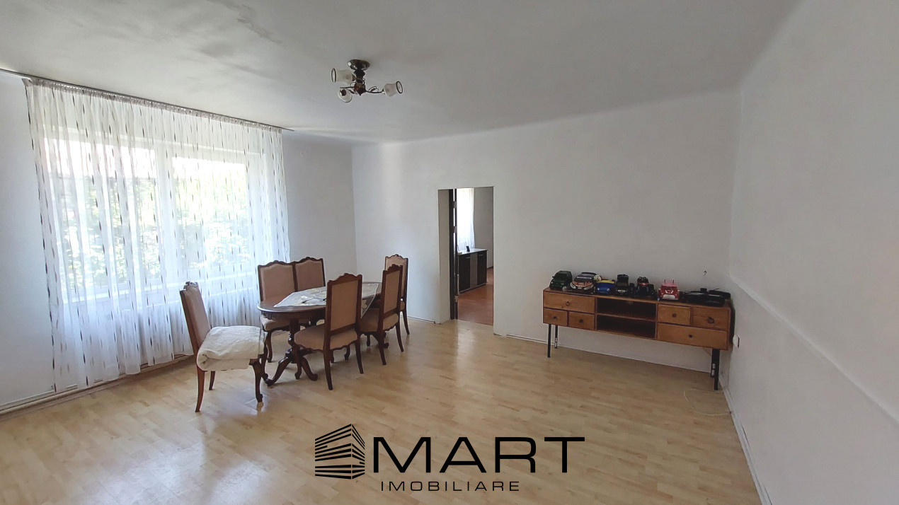 Casa cu 8 camere + 800mp teren Cisnadie zona Centrala