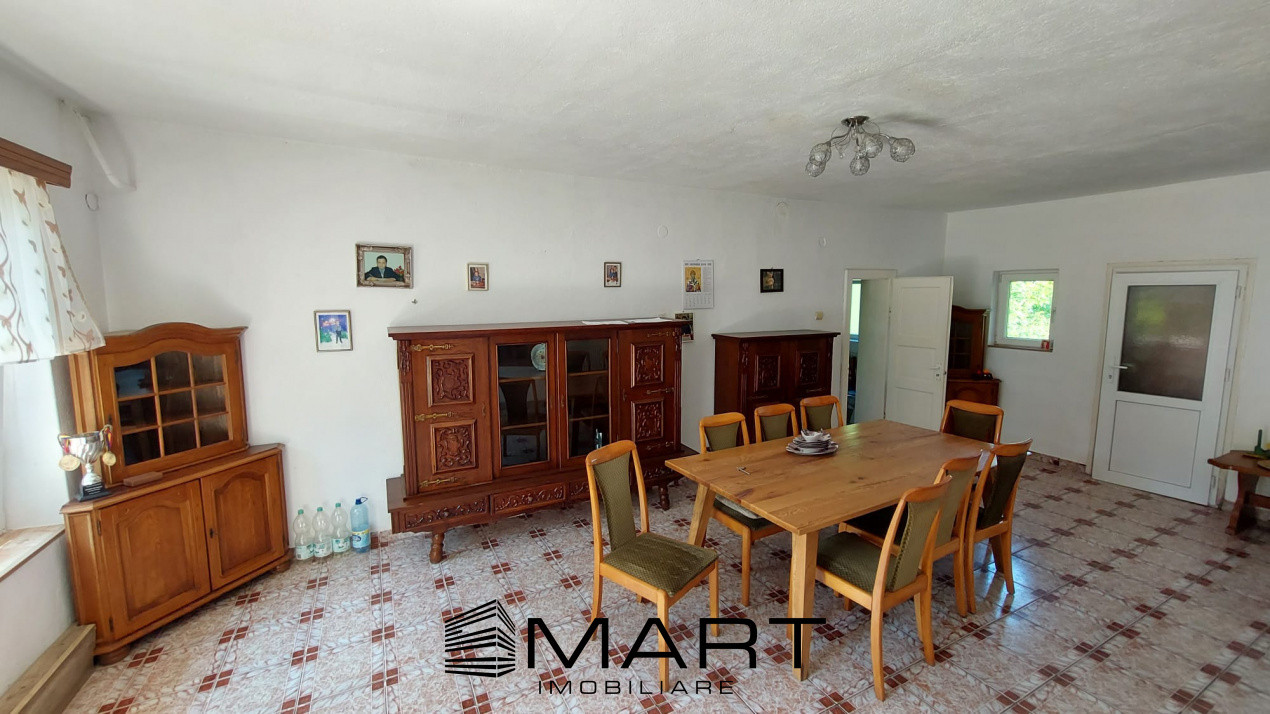 Casa cu 8 camere + 800mp teren Cisnadie zona Centrala