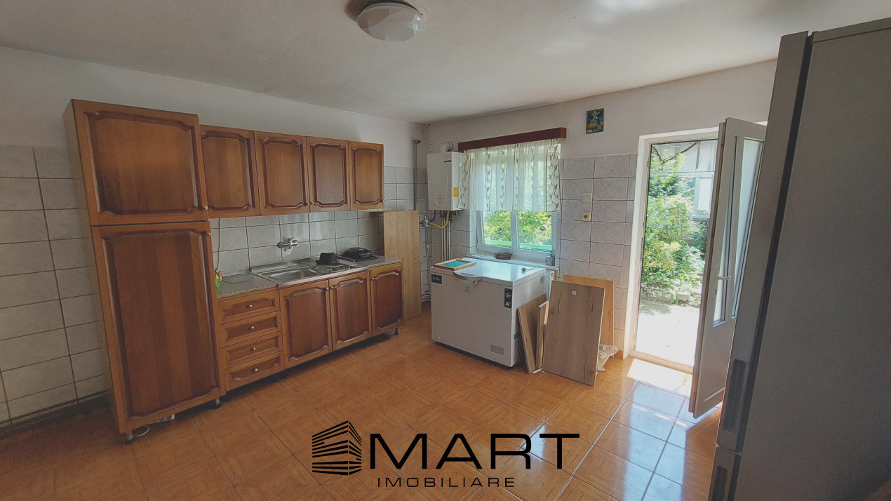 Casa cu 8 camere + 800mp teren Cisnadie zona Centrala