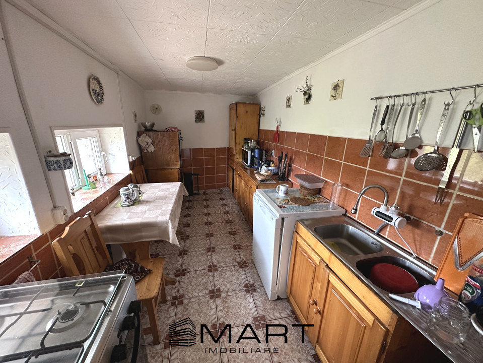 Casa cu 8 camere + 800mp teren Cisnadie zona Centrala