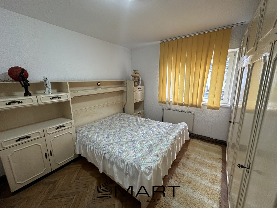 Apartament 4 camere decomandate et.1, str. Bihorului