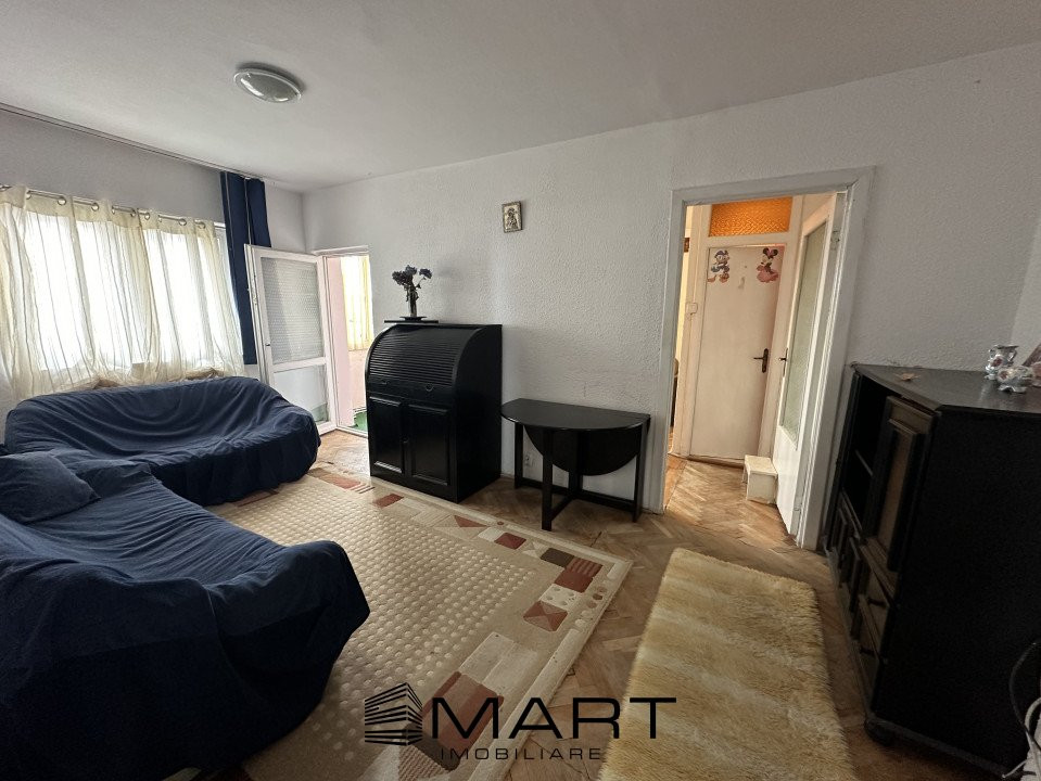 Apartament 4 camere decomandate et.1, str. Bihorului