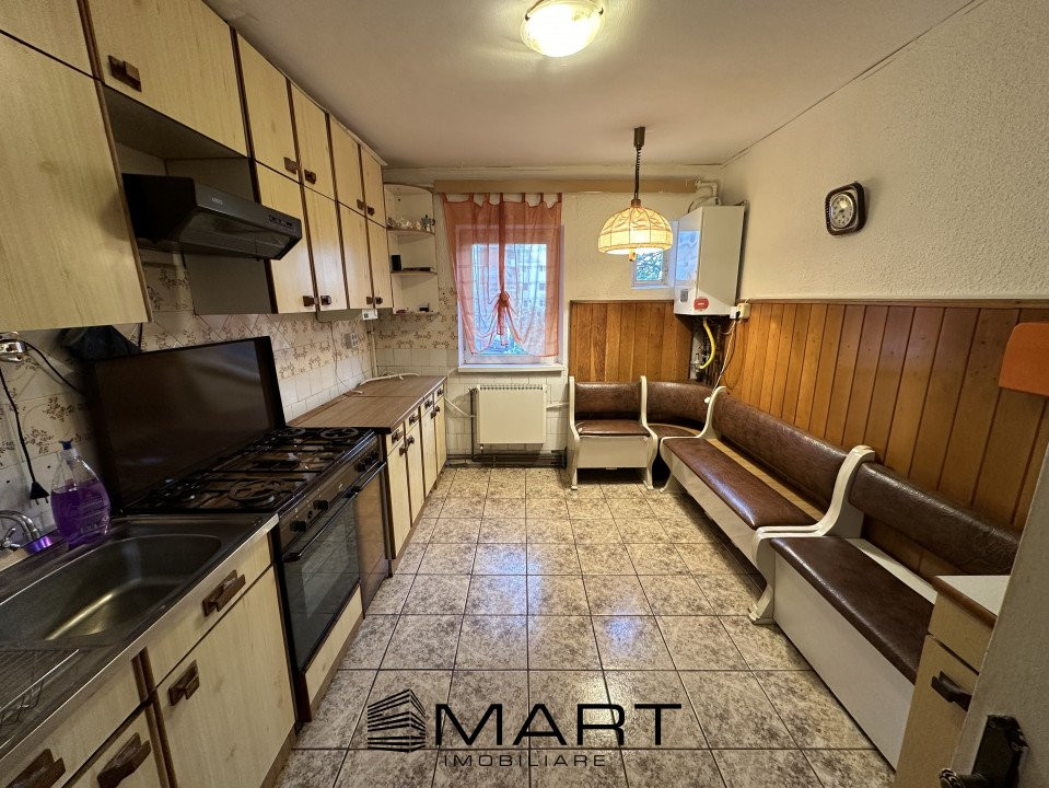 Apartament 4 camere decomandate et.1, str. Bihorului