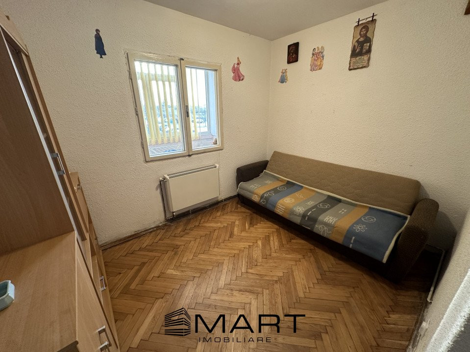 Apartament 4 camere decomandate et.1, str. Bihorului