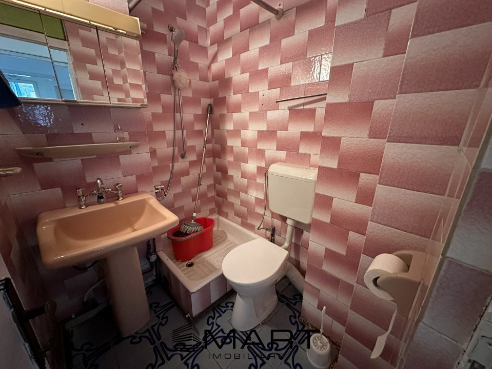 Apartament 4 camere decomandate et.1, str. Bihorului