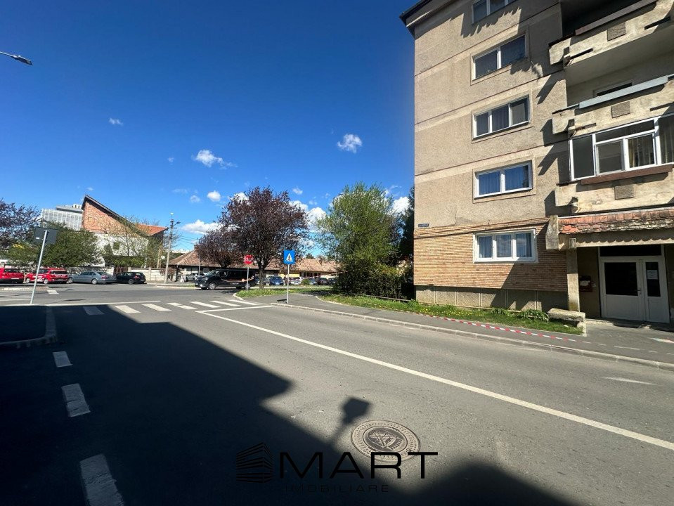 Apartament 4 camere decomandate et.1, str. Bihorului